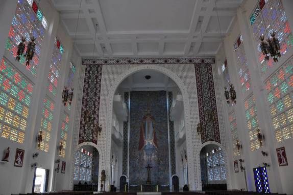 O belo interior da catedral de Cuiabá, capital do Mato Grosso